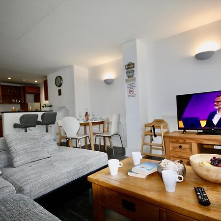 Bournemouth Hot Tub & Sauna Holiday Let المظهر الخارجي الصورة