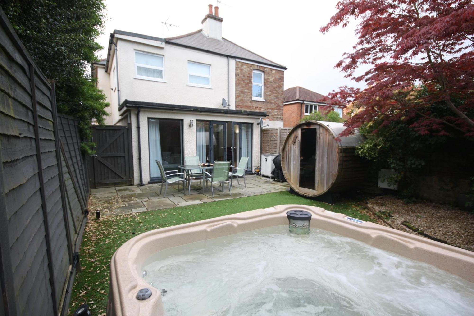 Bournemouth Hot Tub & Sauna Holiday Let المظهر الخارجي الصورة